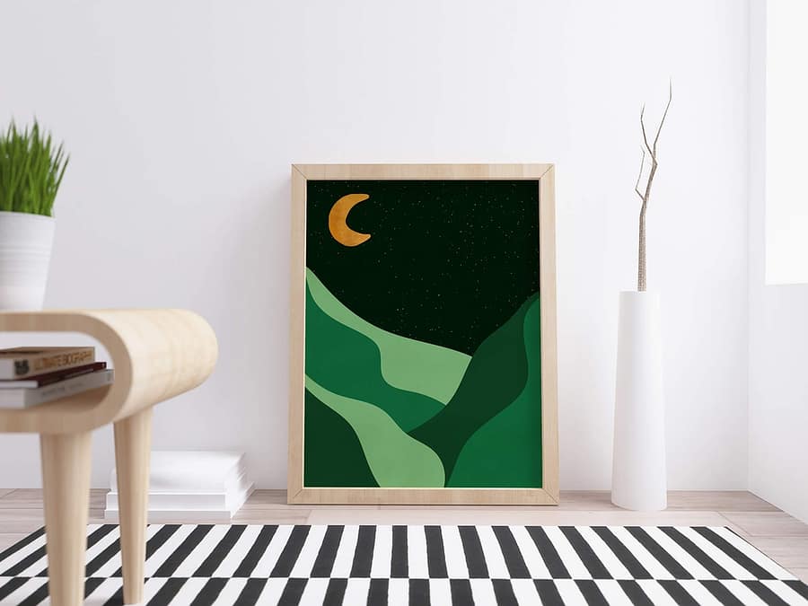 poster met een groen berglandschap in gouden maan
