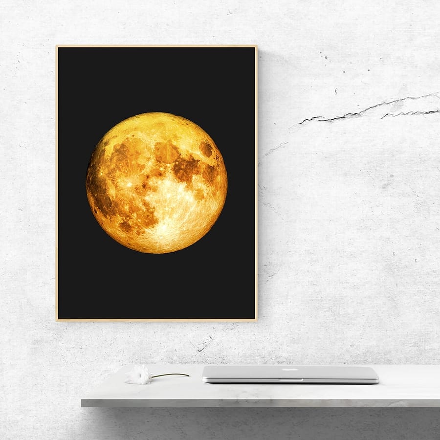 Abstracte minimalistische wanddecoratie met gouden maan